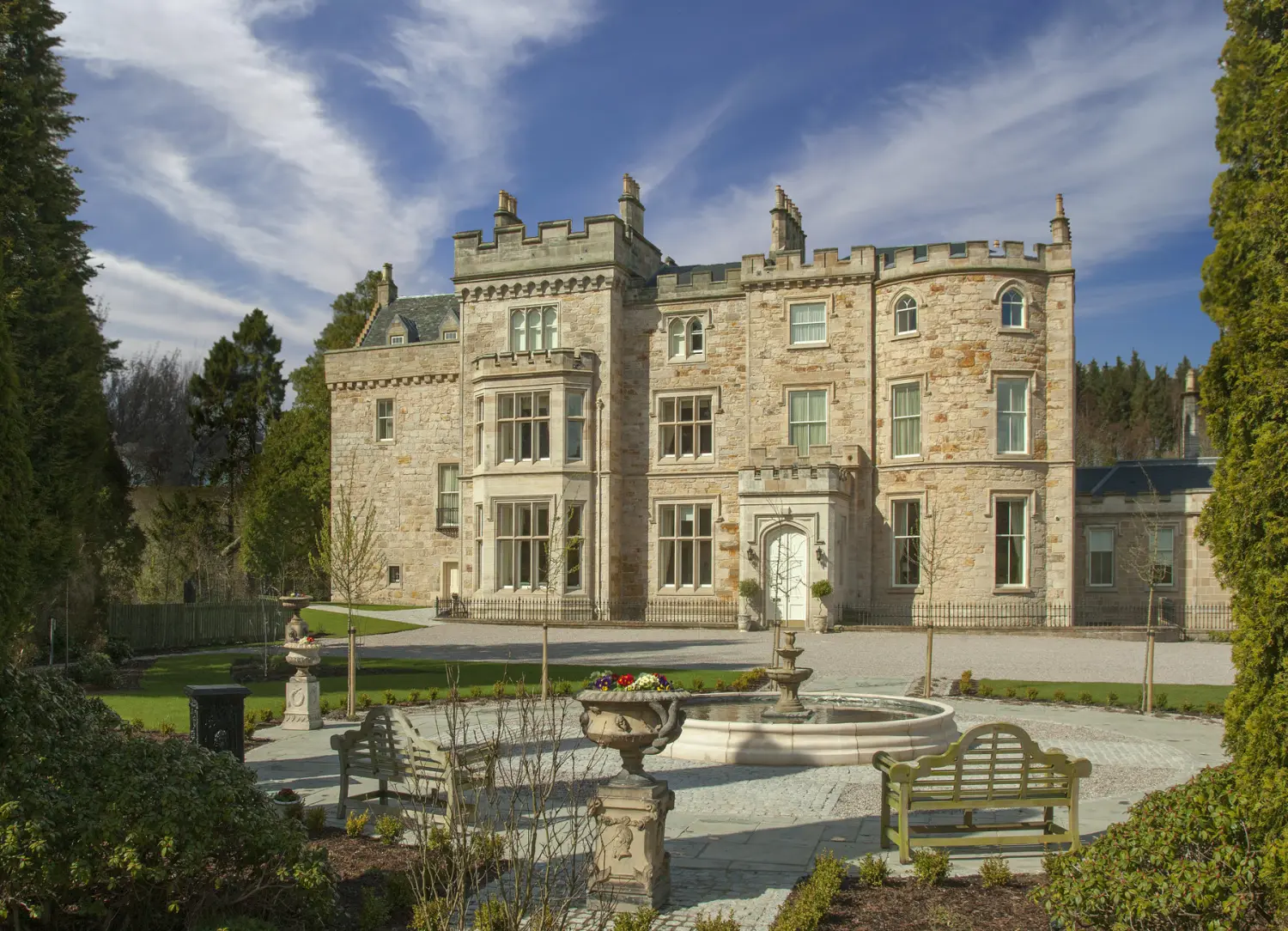 The house and its fountain